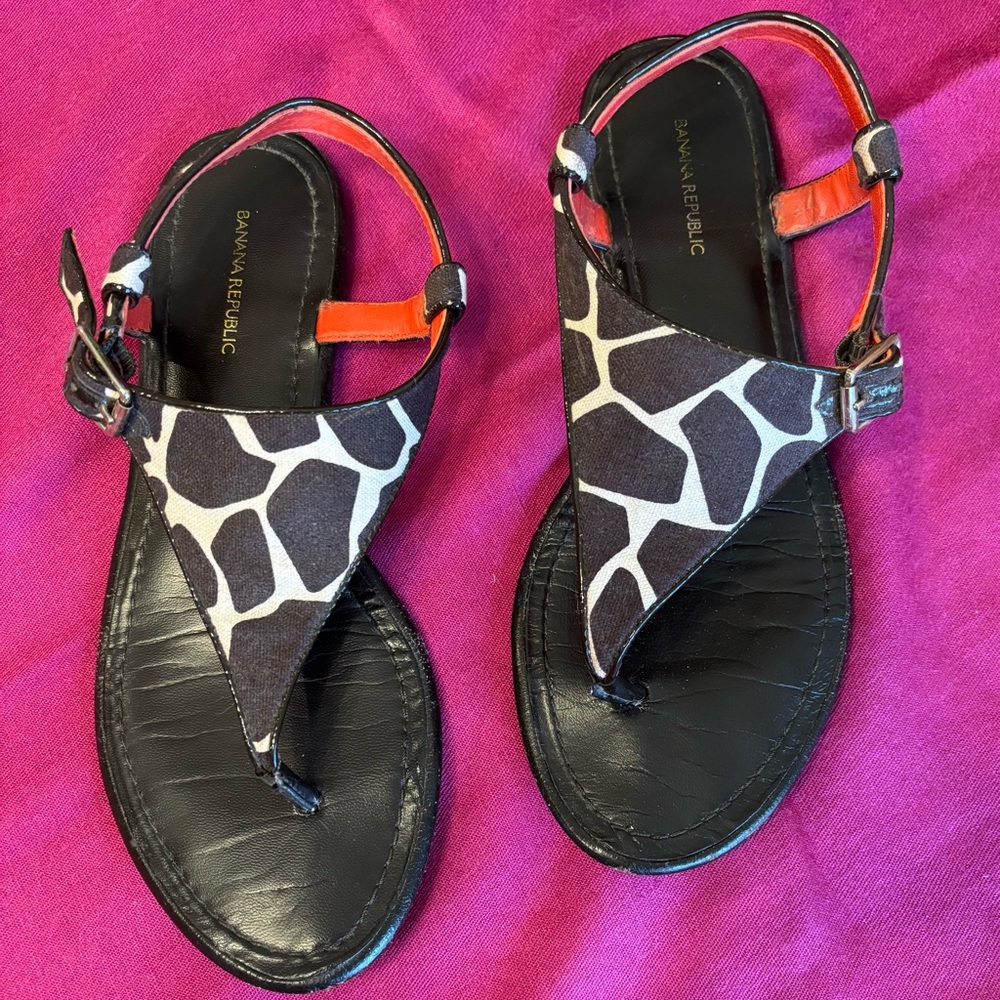 Banana Republic Giraffe Print T-back leather sandals Size 7